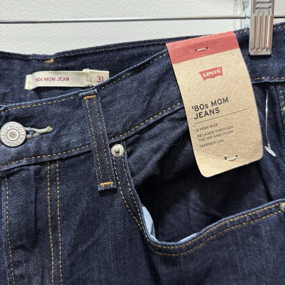 Levi's Women's 80's Mom Jeans Size 31x30 Blue High Rise Relaxed Hip NEW WITH TAG - Picture 2 of 10